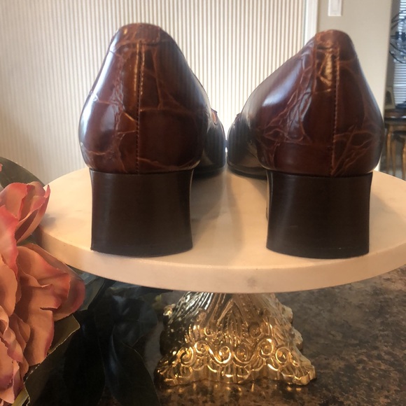 Tods Embossed Alligator Block Heel Kate Pumps - Picture 9 of 16